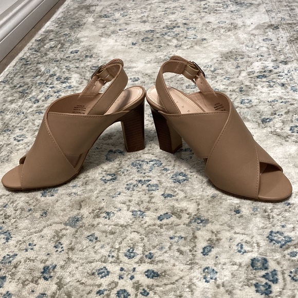 Kelly & Katie tan heels - Picture 13 of 15